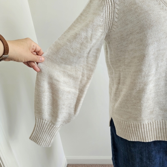 NWT GAP Crossover V-Neck Sweater M Marshmallow Beige Balloon Sleeve Cotton Fall - Picture 6 of 13